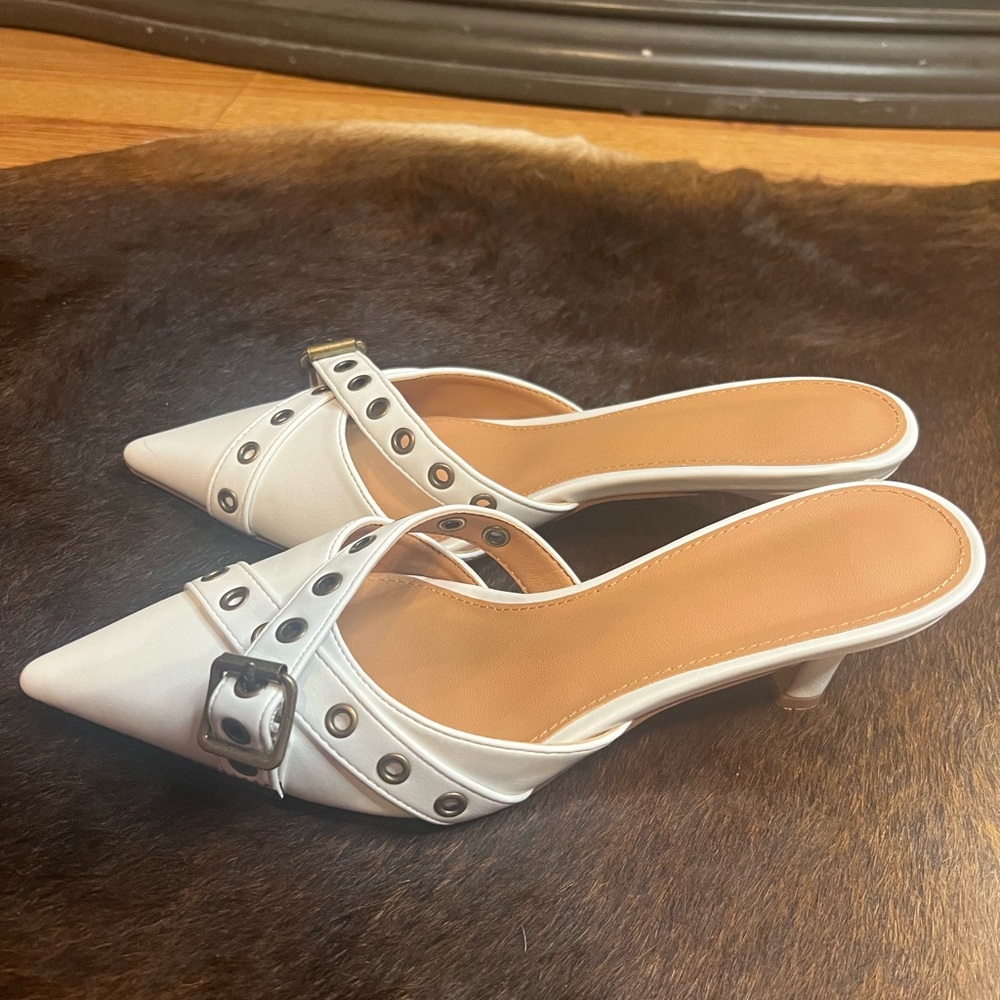 White and Brown Crisscross Heels - Picture 4 of 7